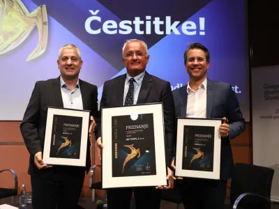 &nbsp;&nbsp;Zvonko Bo&scaron;tjančič, direktor BlubitDamir Popović, direktor IMP Pumps &ndash; gazela osrednjeslovenske regije 2023Vojko Kercan, direktor Dhimahi + Emilija Kercan (sestra)- 12.10.2023 - 23. Slovenska GAZELA 2023 &ndash;&nbsp;regijski izbor najbolj&scaron;ih najhitreje rastočih podjetij &ndash; razglasitev Gazele osrednje Slovenije 2023 v Domu gospodarstva GZS v Ljubljani -&nbsp;//FOTO: Luka Cjuha- 12.10.2023 - 23. Slovenska GAZELA 2023 &ndash;&nbsp;regijski izbor najbolj&scaron;ih najhitreje rastočih podjetij &ndash; razglasitev Gazele osrednje Slovenije 2023 v Domu gospodarstva GZS v Ljubljani -&nbsp;//FOTO: Luka Cjuha