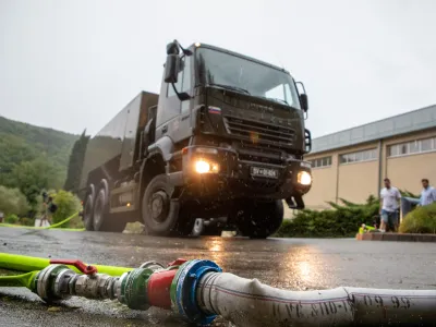 - 26.07.2022 &ndash; Rižanski vodovod Koper - vodarna Cepki pri Dekanih - kritično stanje vodooskrbe v slovenski Istri &ndash; prispeli prvi tovornjaki s cisternami surove vode iz reke Unice v vodarno Rižanskega vodovoda v Cepkih pri Dekanih.  //FOTO: Luka Cjuha