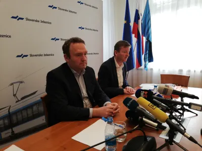 Mesec dni po tragični nesreči sta izsledke notranje preiskave predstavila generalni direktor Slovenskih železnic Du&scaron;an Mes (levo) in direktor podjetja SŽ Infrastruktura Matjaž Kranjc.