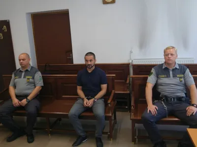 Velenjčan Admir Hadžiabdić je osumljen, da je z nožem posku&scaron;al ubiti svojega tri leta starej&scaron;ega soseda Daliborja Kovačevića.