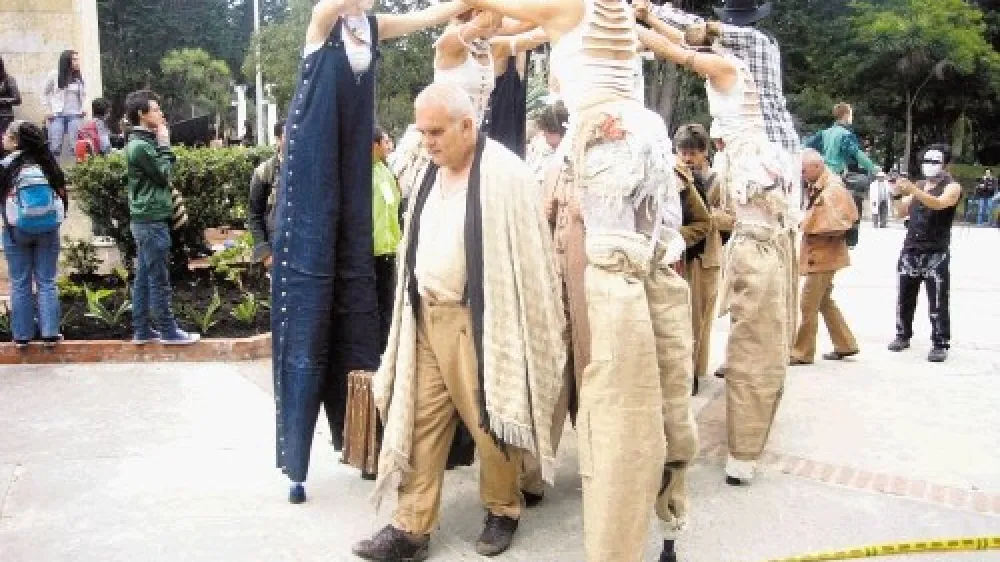 Leto&scaron;nja turneja gledali&scaron;ča Ane Monro po gledali&scaron;kih festivalih Kolumbije z Zlatim oslom.