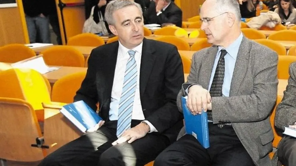 Sojenje je bilo preklicano zaradi nevročenega obtožnega predloga Zalarju (levo) ter vabila Fi&scaron;erju in opravičila njegovega zagovornika. Datum novega naroka je 6. november.