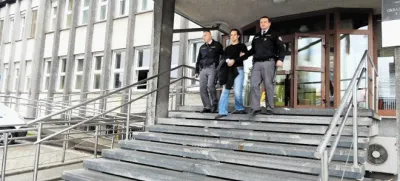 Uroša Čakša je sodišče že večkrat obsodilo zaradi nasilja. Pred dobrimi tremi leti je moral v zapor, ker je nenapovedanega gosta v svojem domu zabodel z nožem, štiri leta pred tem pa je s pajdaši dlje časa mučil prijatelja.