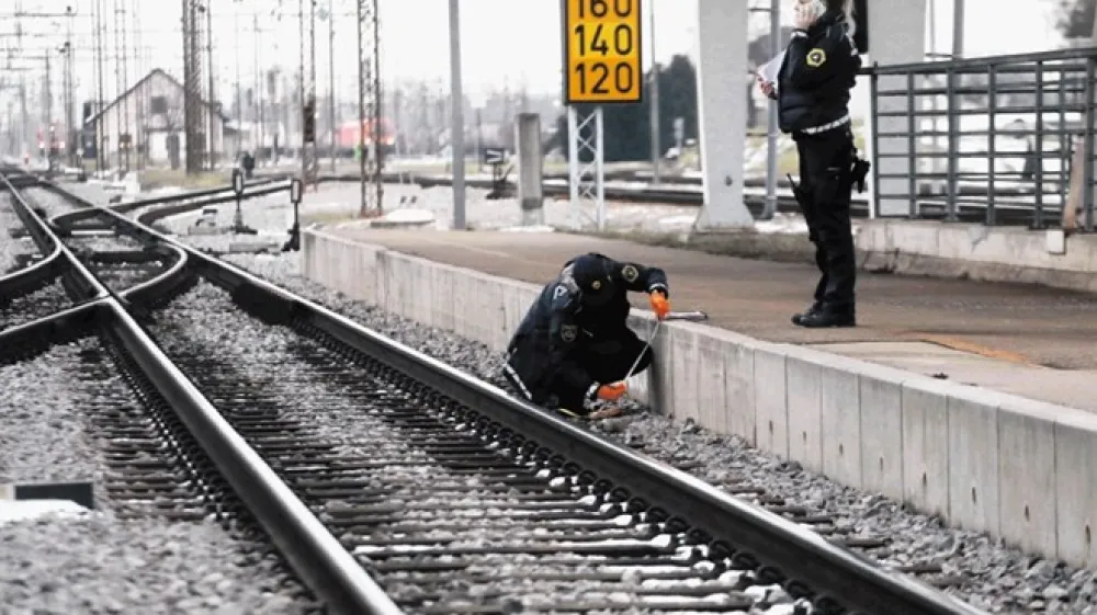 Neuradno policisti ne izključujejo možnosti, da bi &scaron;lo v Teznem  lahko tudi za fotografiranje zaradi kak&scaron;nega izziva na družbenih omrežjih.