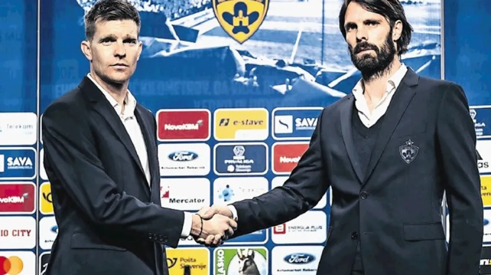 Simon Rožman in Marko &Scaron;uler sta si segla v roke ob podpisu pogodbe za novega trenerja Maribora.