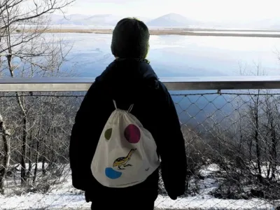 Iz opazovalnic na poti je neverjeten razgled na Cerkni&scaron;ko jezero.