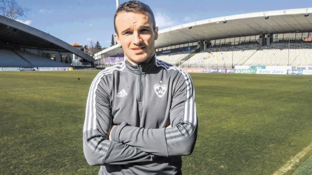 Đorđe Ivanović: Leta 1997 smo postali begunci. Imel sem dve leti, tako da se ničesar ne spomnim, vem pa, da je bilo za mojo družino težko. Niti malo lepa izku&scaron;nja ni, ko pride&scaron; brez vsega v nov kraj in začne&scaron; od začetka.