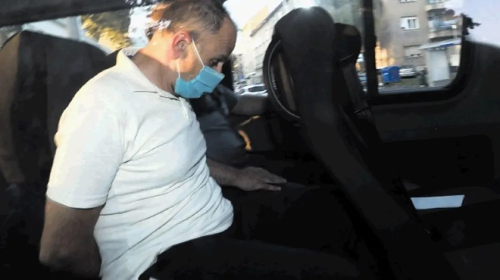 Tako so  konec lanskega septembra Haralda Kopitza, zdaj obtoženega trojnega umora otrok, peljali na zasli&scaron;anje.