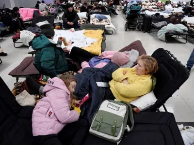 Iz UKrajine je zbežalo že več kot 1,5 milijona ljudi.