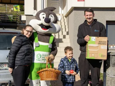 Ena prvih, ki je v sklopu pilotnega projekta začela uporabljati bokashi organko, je mariborska družina Knuplež.