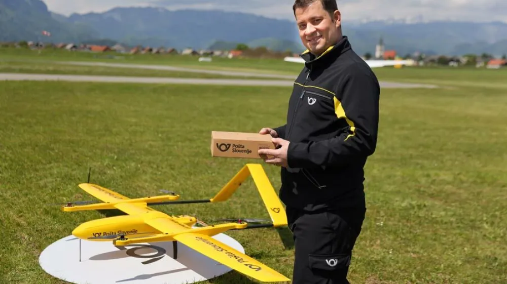 Po&scaron;ta dron foto