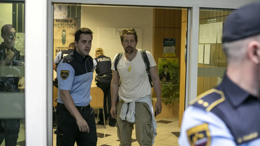 Jaa Jenull- protestniki sestopili s koles in protestirali pe -&nbsp;- 12.06.2020  protest na Preernovem trgu  protestni shod - demonstracije proti avtoritarnim, faistoidnim in militarističnim politikam -&nbsp;//FOTO: Matja Rut