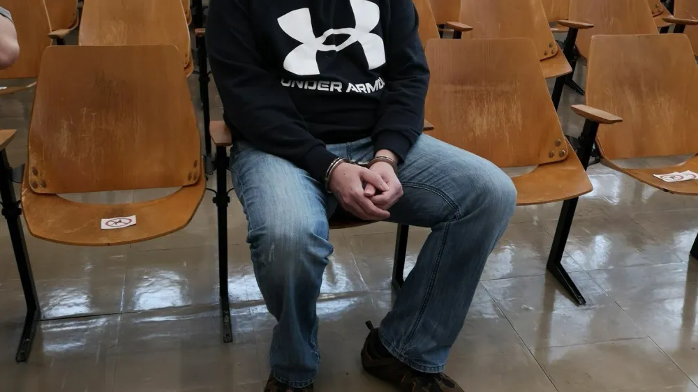 Andrej Vr&scaron;čaj je v svojem pisnem zagovoru govoril o blodnjah, umora Vinka Pekliča pa ne prizna.