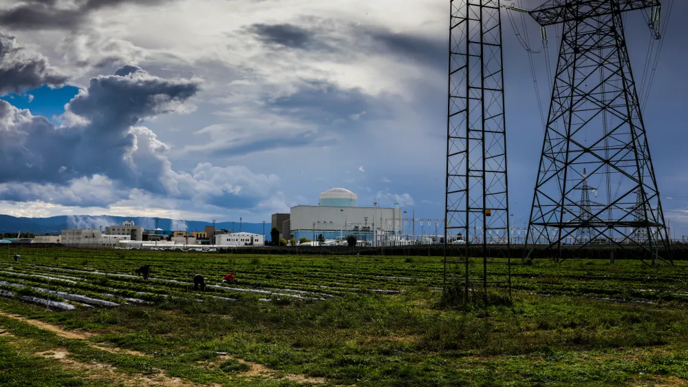 Odlagali&scaron;če nizko- in srednjeradioaktivnih odpadkov, ki bo v neposredni bližini Jedrske elektrarne Kr&scaron;ko, naj bi začelo poskusno obratovati leta 2024.