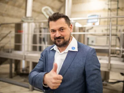 - 15.03.2022 - Damir Im&scaron;irović, direktor podjetja Mithraeum, proizvodnja opreme za pivovarne pod katerega spada blagovna znamka Brewiks in pivovar pivovarne Vizir, kraft pivovarstvo //FOTO: Bojan Velikonja