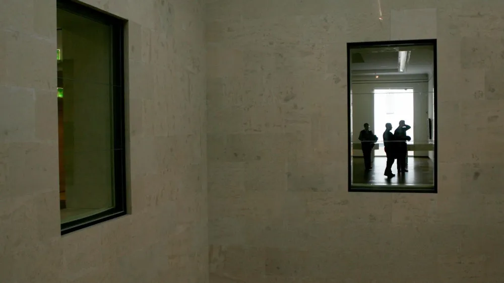 Ilustrativna fotografija, Praga, Leopoldov muzej, osamljenost, depresija, kultura<br><br><br>//FOTO: Bojan Velikonja<br>