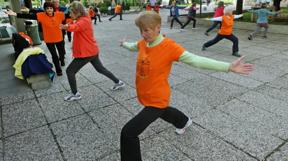 Mnogi odrasli se nehajo ukvarjati s &scaron;portom zato, ker se jim zdi, da pri njihovih letih to ni več primerno, in raje začnejo hoditi. V resnici pa bi se morali držati načela &raquo;če lahko teče&scaron;, ne hodi&laquo;. Fotografija je simbolična.