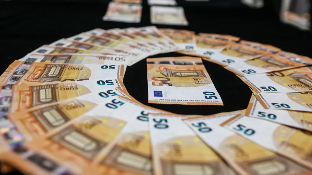 Denar, bankvci, Evro, Euro- 03.04.2017 - Banka Slovenije (BS) - predstavili nov bankovec za 50 evrov serije Evropa -  //FOTO: Bojan Velikonja 