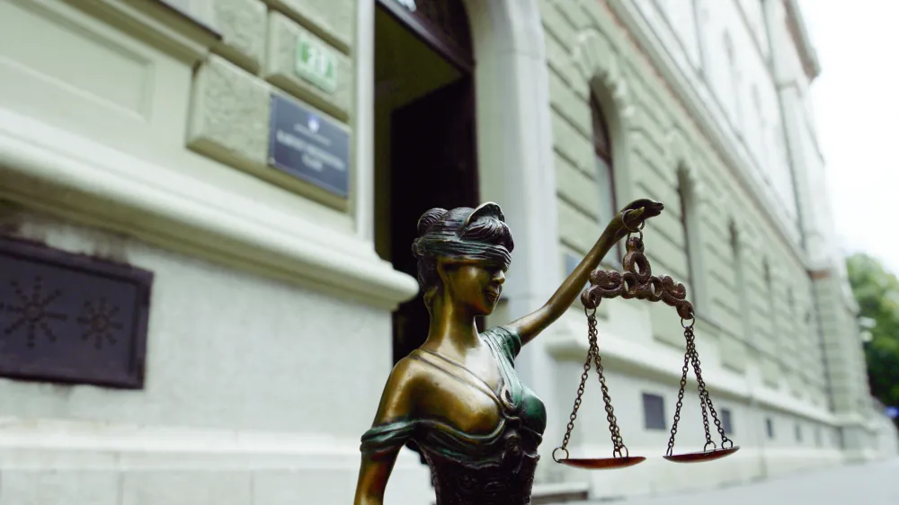 Reformni paket predvideva nekatere bistvene spremembe slovenskega sodstva, vključno z ukinitvijo okrajnih sodi&scaron;č in okrajnih sodnikov.&nbsp;