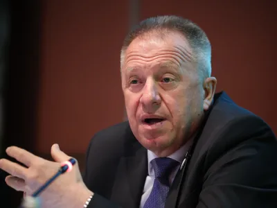 Od petih možnih članov sveta ima AVK od prve polovice leta 2021 le tri člane. Izbor kandidatov je v prvi fazi v pristojnosti gospodarskega ministrstva pod vodstvom Zdravka Počival&scaron;ka. Foto: STA&nbsp;