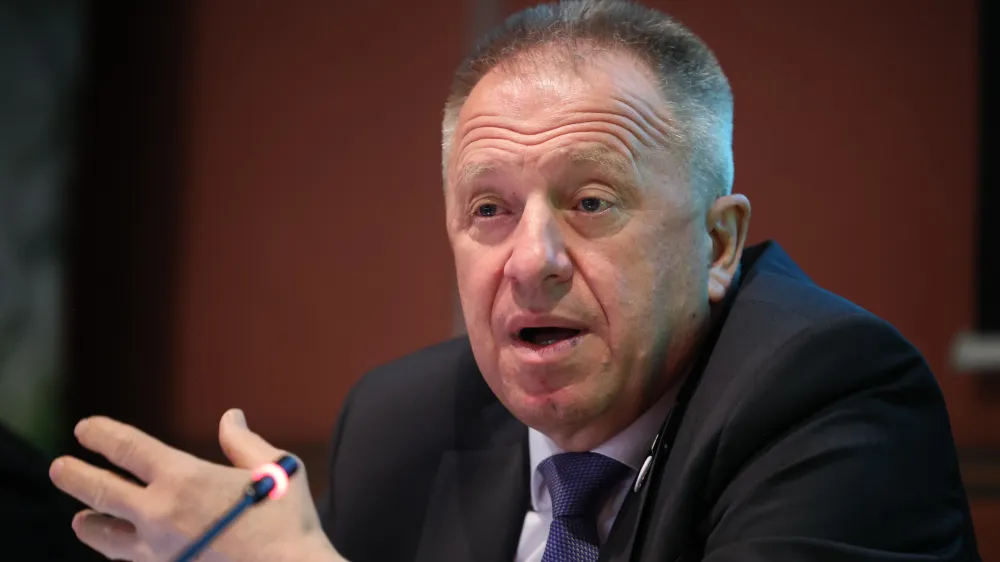 Od petih možnih članov sveta ima AVK od prve polovice leta 2021 le tri člane. Izbor kandidatov je v prvi fazi v pristojnosti gospodarskega ministrstva pod vodstvom Zdravka Počival&scaron;ka. Foto: STA&nbsp;