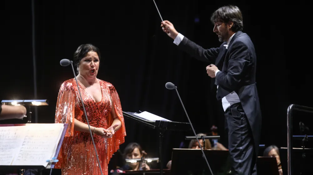 ruska sopranistka Ana Netrebko in italijanski operni dirigent Michelangelo Mazza - 17.08.2020 - 68. Ljubljana festival  koncert opernih arij - nastop slovite ruske sopranistke Ane Netrebko in tenorista Jusifa Ejvazova na Kongresnem trgu - .//FOTO: Luka Cjuha