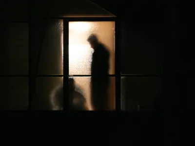 <br>O&scaron;kodovanka je povedala, da se je za &scaron;tirimi stenami dogajalo veliko hudega, v očeh drugih pa so bili čudovita družina. F Bojan Velikonja Q