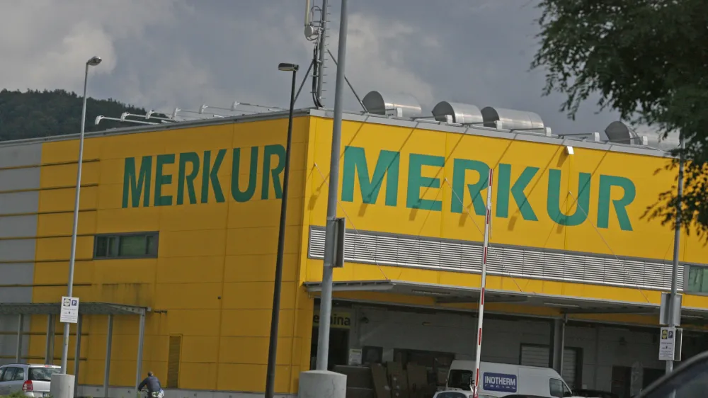 - Trgovski center Merkur Rudnik, Jurčkova cesta 222///FOTO: Luka Cjuha 