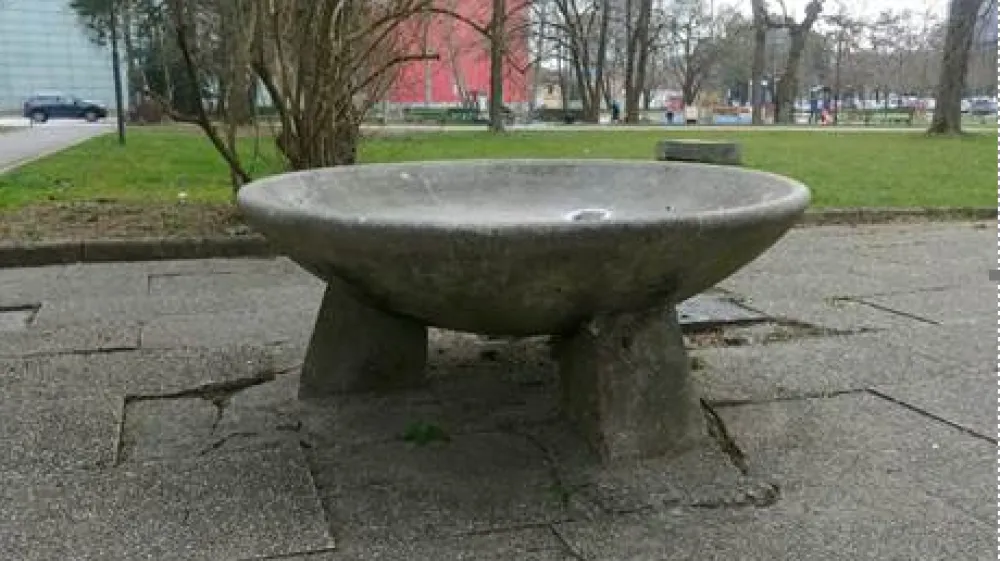 V okviru obnove bomo uredili tudi plo&scaron;čad iz pranih plo&scaron;č okoli fontane in na novo asfaltirali pot do lipovega drevoreda ter med njim, in sicer do betonskih količkov. V okviru te obnove bomo pri mini golfu postavili tudi nov pitnik, ki bo dopolnil 51 obstoječih pitnikov v Ljubljani. Obnova bo predvidoma potekala mesec in pol, odvisno od vremenskih razmer.