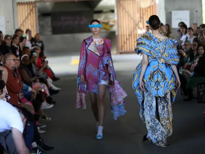 - 14.04.2022 &ndash; Fabianijev most &ndash; Ljubljanski teden mode &ndash; modni sprehod po Ljubljani - modna revija &scaron;tudentov KOTO, OTGO, NTF, //FOTO: Tomaž Skale