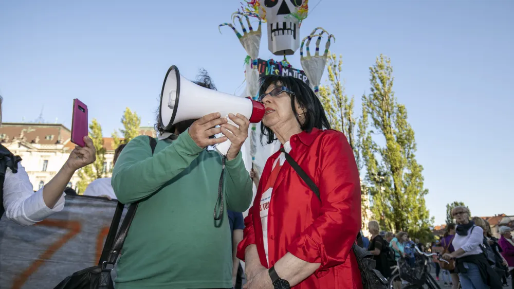 Svetlana Makarovič- protestniki sestopili s koles in protestirali pe -&nbsp;- 12.06.2020  protest na Preernovem trgu  protestni shod - demonstracije proti avtoritarnim, faistoidnim in militarističnim politikam -&nbsp;//FOTO: Matja Rut