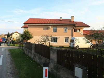 umor, Ale&scaron; Tihec, domača hi&scaron;a