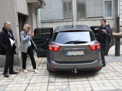 odvetnik Miroslava Moravca Jožef Klavdij Novak in sodnica Božena Novak<br><br><br>- 19.04.2022 &ndash; sojenje &ndash; tožba 82-letnega Miroslava Moravca proti Republiki Sloveniji, <br>ki so ga trije ilegalni prebežniki v Beli krajini oropali maja 2019, zvezali, strpali v prtljažnik avtomobila in se skupaj z njim odpeljali proti italijanski meji, od države zahteva od&scaron;kodnino v vi&scaron;ini 45.500 evrov <br><br><br>//FOTO: Tomaž Skale