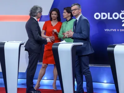 Bodo predsedniki strank koalicije KUL Tanja Fajon (SD), Luka Mesec (Levica), Alenka Bratu&scaron;ek (SAB) in Marjan &Scaron;arec (LM&Scaron;) ter predsednik Gibanja Svoboda Robert Golob v nedeljo po zaprtju voli&scaron;č znova stikali glave in oblikovali novo vladajočo koalicijo? Foto: Luka Cjuha&nbsp;