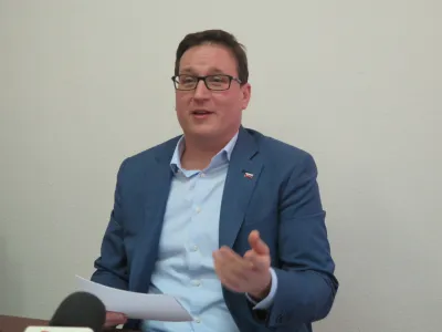 Ptuj, Uprava enota.<br>Podpis dogovora o primopredaji objekta ptujske upravne enote na Slomskovi 10 med mestno obcino in ministrstvom za javno upravo.<br>Minister za javno upravo Bostjan Koritnik.