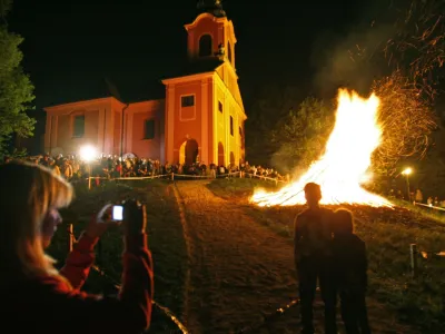 -tradicionalno kresovanje na Roniku v organizaciji Zveze svobodnih sindikatov Slovenije (ZSSS)- kres, ogenj, Ronik/// Foto: Matej Pove