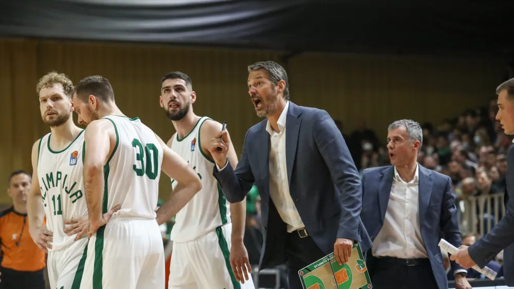 trener Olimpije Jurica Golemac- 27.03.2022 &ndash; ko&scaron;arka - Cedevita Olimpija: Partizan, Liga ABA, 24. krog://FOTO: Luka Cjuha