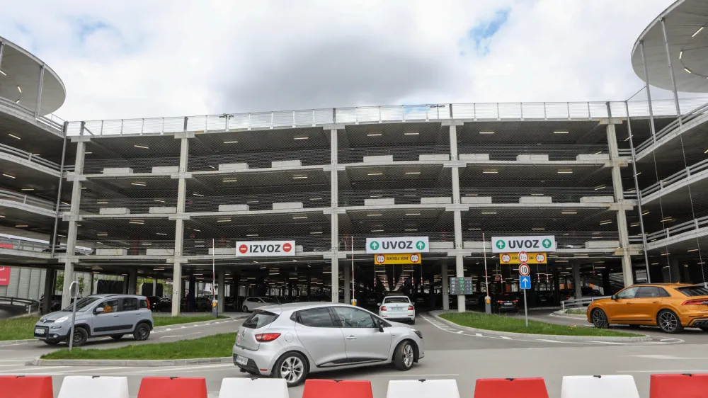 25.4.2022 - Garažna hi&scaron;a Suprnova - LeclercFoto: Luka Cjuha