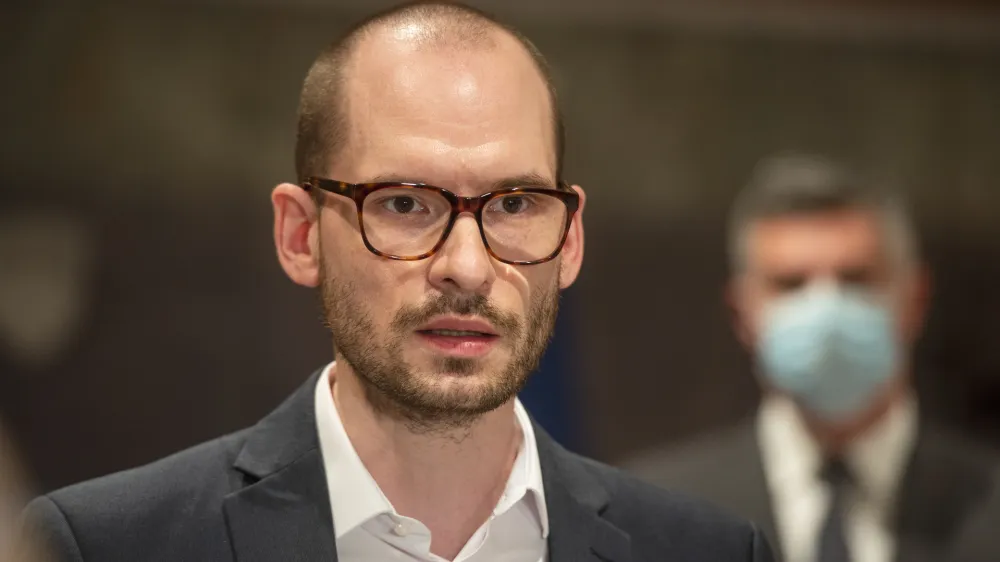 Ljubljana, Drzavni zbor.<br>Izredna seja DZ, na kateri so obravnavali predlog deklaracije o trenutnih razmerah v Ukrajini.<br>Matej Tasner Vatovec.