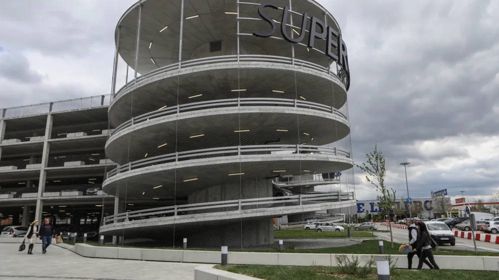 25.4.2022 - Garažna hi&scaron;a Suprnova - LeclercFoto: Luka Cjuha