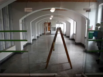 - 01.04.2022 &ndash; Ljubljanska tržnica &ndash; zaprta Okrepčevalnica Ribca, restavracija z morsko hrano //FOTO: Tomaž Skale