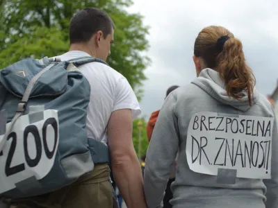   - ilustrativna fotografijamladi,brezposelnost,doktorica znanosti,izobrazba  - Ljubljana 27.04. 2013 - peta vseslovenska ljudska vstaja na dravni praznik, Dan boja proti okupatorju pod geslom Skupaj in odločno PROTI! - Pomlad ljudstva, ki se znova prebuja! - za suvereno, pravno in socialno dravo ter vladavino ljudstva,Ť - protest - demonstracije - - protestniki začasno okupirali nekdanji kino Triglav     //FOTO: Toma Zajelnik