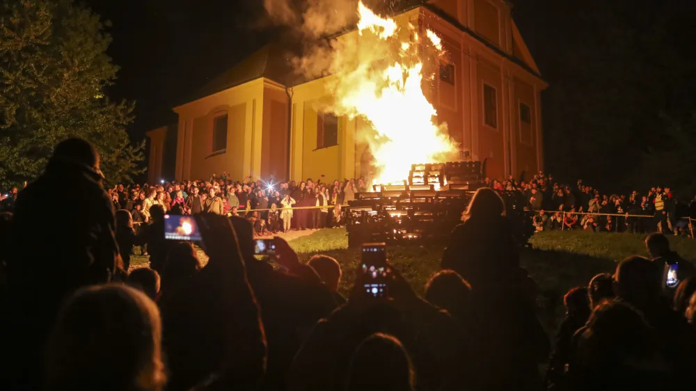 - 23.04.2022 &ndash; Praznik dela, 1. maj - praznovanje praznika dela na Rožniku - kres, kresovanje  //FOTO: Jaka Gasar