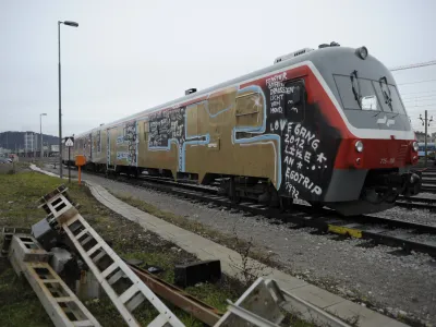 - grafit na vlaku, grafiti, Ljubljana, vlak,//FOTO: Toma Zajelnik