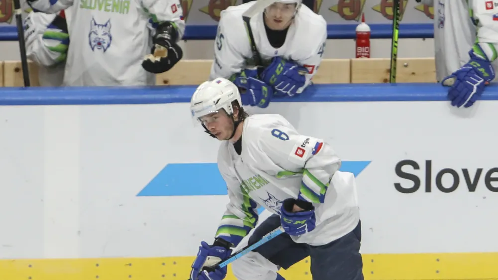 Žiga Jeglič- 04.05.2022 &ndash; hokej &ndash; Slovenija: Romunija, SP divizije I, skupina A: //FOTO: Jaka Gasar