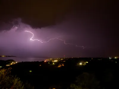 Strele, nevihta, neurje, globalno segrevanje ozračja, metereologija- 03.08.2019  Nevihta nad Trakim in Piranskim zalivom v Severnem jadranu. //FOTO: Bojan Velikonja