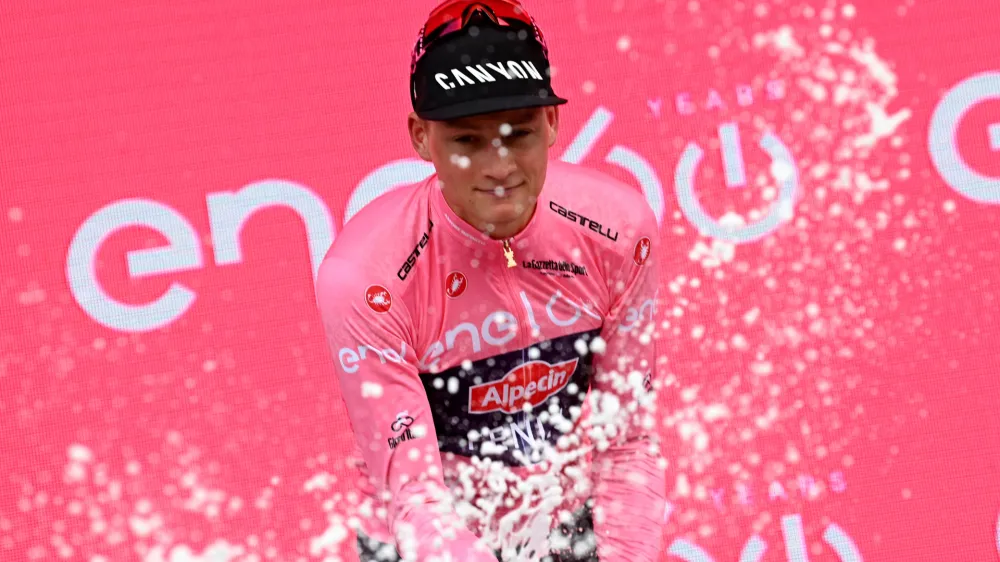 Nizozemec Mathieu van der Poel je po prvih treh etapah vodilni v skupnem se&scaron;tevku dirke po Italiji.