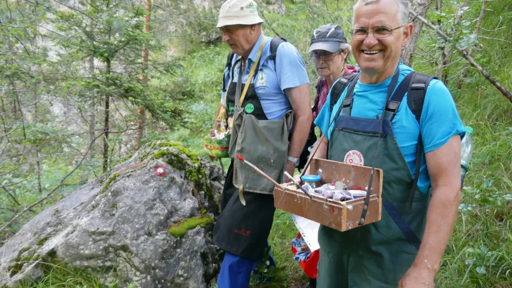 Markacisti PZS stalno nadzorujejo planinske poti, ki so v skrbni&scaron;tvu njihovih planinskih dru&scaron;tev.