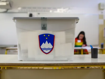 Postavlja se vpra&scaron;anje, kdo nam lahko zagotovi, da se ob naslednjih volitvah napake ne bodo spet dogajale in da bodo jesenske volitve izvedene brez vsakr&scaron;ne sence dvoma o delovanju sistema.&nbsp;