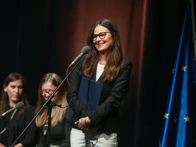 dramatičarka Simona Semenič, prejemnica Cankarjeve nagrade za dramsko zbirko Tri igre za punce - 08.05.2022 - podelitev Cankarjeve nagrade za najbolj&scaron;e izvirno objavljeno leposlovno delo preteklega leta &ndash; prireditev v Veliki dvorani Cankarjevega doma na Vrhniki  //FOTO: Luka Cjuha